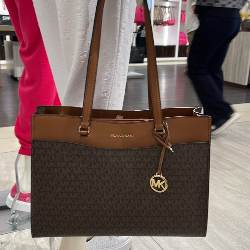 Michael Kors Jet Set Travel Large Signature Logo Pocket Tote Bag
Brown NWT - Picture 15 of 16